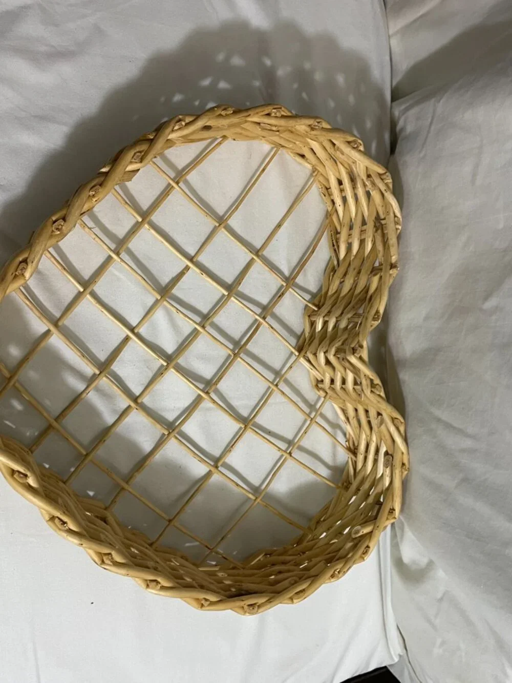 Vintage Heart Shaped Wicker Basket Natural Rattan Wall Hanging Shelf Decor 16